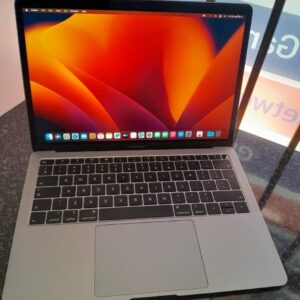 MacBook Air 2019 | Core i5 | 128 SSD | 8gig Ram