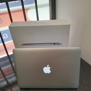 MacBook Air 2016 | Core i5 | 256 SSD | 8gig Ram